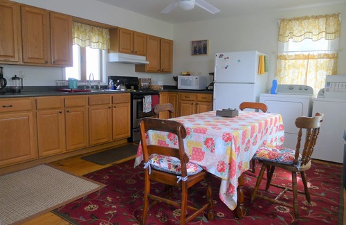 Ellsworth House | Sunny 3 BR House with Pool & Spa - Rated 10/10 by Guests
