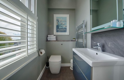 Maenporth House | Unwind at Falmouth Bay: 4-Star Retreat with Spa & Dining
