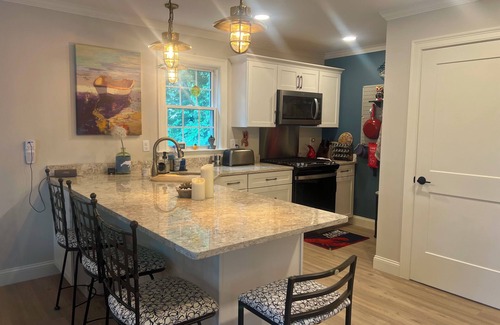 Falmouth Foreside Apartment | Falmouth Foreside, Maine-Walk to ocean beach, market and restaurant.