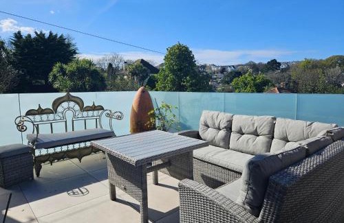 Maenporth House | Cozy Falmouth House Steps from the Sea for Families