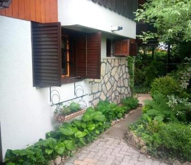Vonyarcvashegy House | Cozy Faludi Vendégház with Ocean View & Fireplace