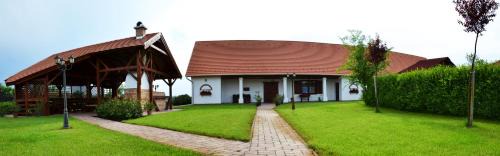 Tiszaszolos House | Enjoy Tisza-tó at Falusi Patika - Pet-Friendly Retreat