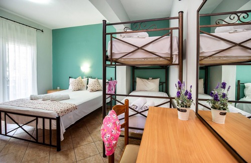 Potos House | Oceanfront Studios Lampiris: Family-Friendly Getaway