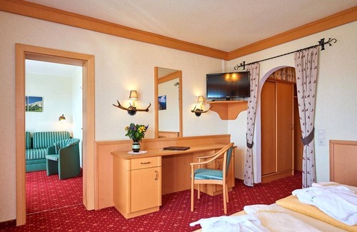 Ramsau am Dachstein House | Family Studio with Pool and Spa at Hotel Jagdhof