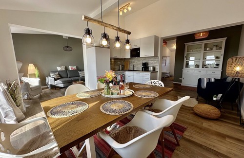 Thiessow Apartment | Family Getaway with Ocean View and Pool Access