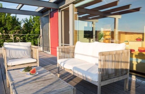 Arnsgrun House | Family-Friendly Deluxe Room with Ocean View & Kitchen