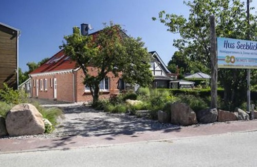 Puttgarden Apartment | Family Room with Shower - Hus Seeblick in Scenic Surroundings