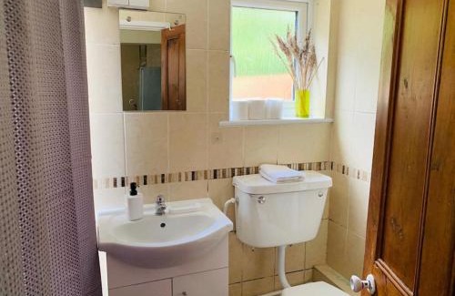 Huntingdon Apartment | Family-Friendly Stay with Free Off-Road Parking