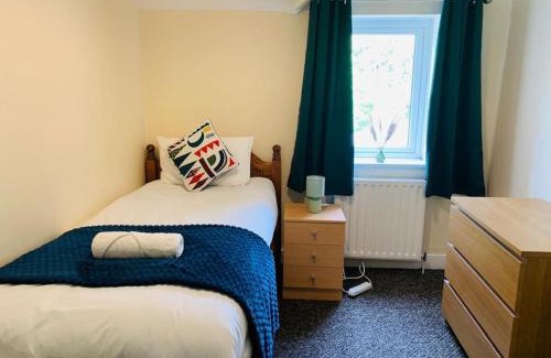 Huntingdon Apartment | Family-Friendly Stay with Free Off-Road Parking