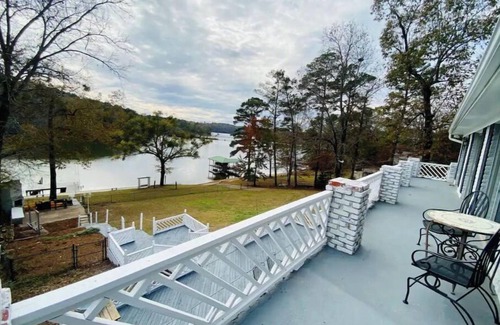 Cook Springs House | Family-Friendly Getaway at Logan Martin Memory Maker
