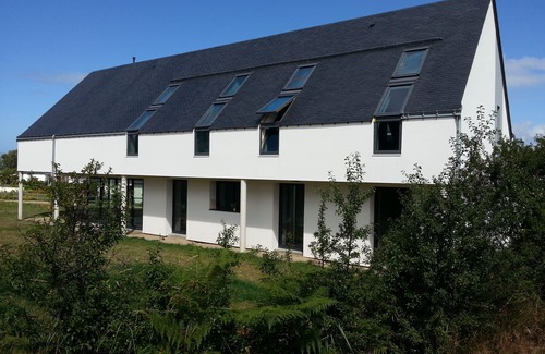 Erdeven House | Family Villa Architect: Enjoy Spa, Breakfast & Kid-Friendly Stay