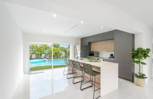 Miami Gardens House | 5BR Miami Retreat with Pool, Basketball & High Guest Rating