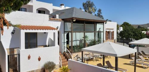 Agua Amarga Hotel | Family Agua Amarga: Beachfront Pool & High Guest Satisfaction