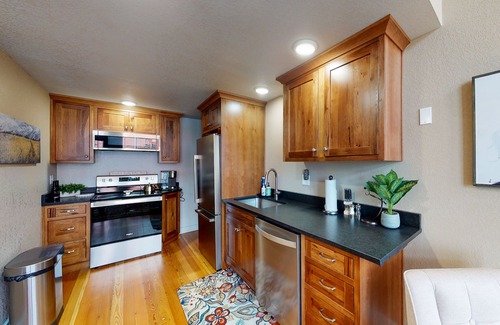 Joseph House | Dog-Friendly Family Loft with Fast WiFi & Kitchen Access
