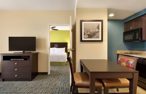 Biggar Hotel | Relaxing Family Vacation: 3 Units with Kitchen & Pool