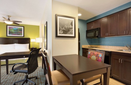 Biggar Hotel | Relaxing Family Vacation: 3 Units with Kitchen & Pool