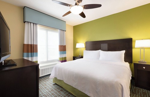 Biggar Hotel | Relaxing Family Vacation: 3 Units with Kitchen & Pool