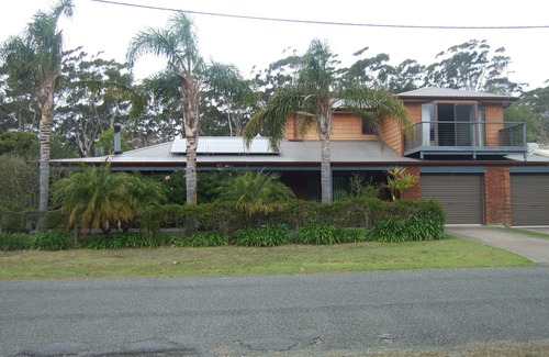 Lake Tabourie House | Pet-Friendly Beach Getaway at Lake Tabourie - 10/10 Rated