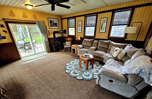 Confluence Cottage | Pet-Friendly Getaway at Family-Focused Confluence Cottage