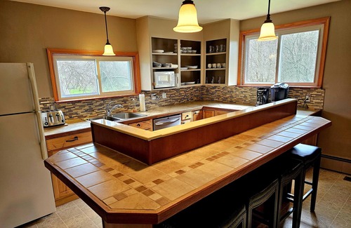 Confluence Cottage | Pet-Friendly Getaway at Family-Focused Confluence Cottage
