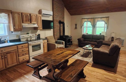 New Albany Cabin | Family and Pet-Friendly Cabin with Top Guest Reviews