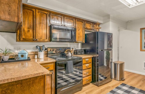 Sherwood - Tualatin North Cottage | Pet-Friendly Family Escape with Ocean Views in Northwest