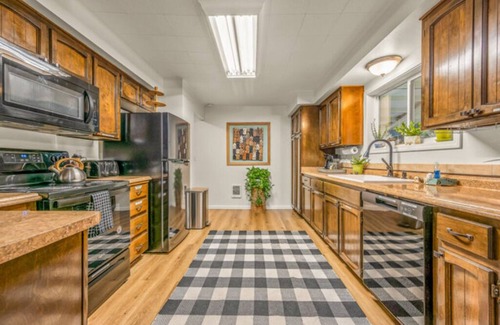 Sherwood - Tualatin North Cottage | Pet-Friendly Family Escape with Ocean Views in Northwest