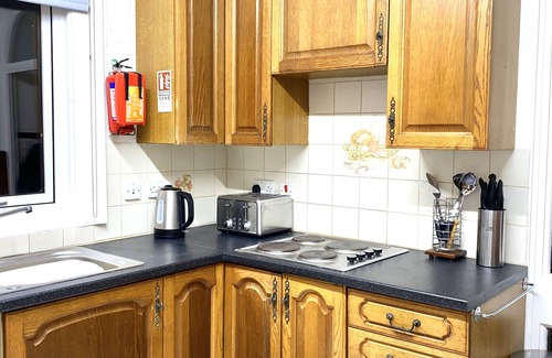 Weston-super-Mare Apartment | Family Apartment with Private Bathroom & Oceanfront Pool