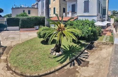 Posillipo Apartment | family apartment in the tranquility of Posillipo, a stone's throw from the sea