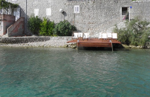 Kolocep Island Apartment | Historic Family Apartment Steps from the Sea with Ocean Views