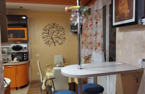 Sukhinovka Apartment | Family Apartment: Ocean View with Hot Tub & Breakfast