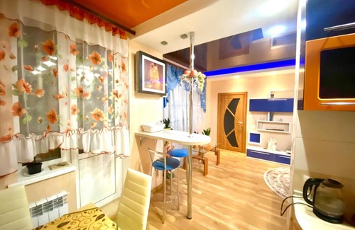 Sukhinovka Apartment | Family Apartment: Ocean View with Hot Tub & Breakfast