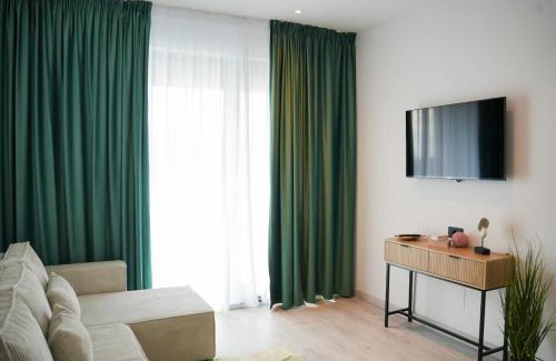 Eforie Nord Apartment | Family Apartment with Lake View