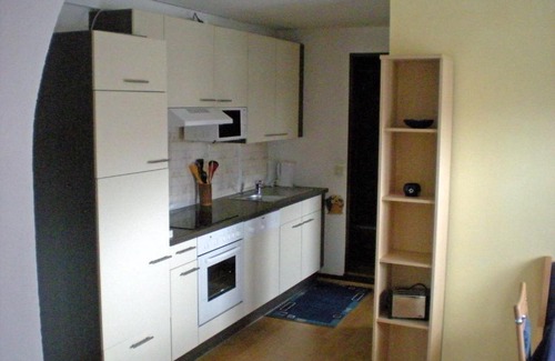 Birgitz Apartment | Family-Appartements: Pet-Friendly Retreat with Kitchen Access