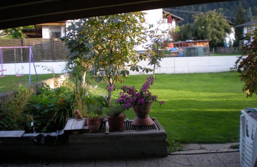 Birgitz Apartment | Family-Appartements: Pet-Friendly Retreat with Kitchen Access
