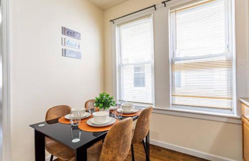 Ampere Apartment | Family Apt: 2BR FREE Parking Airprt City Links