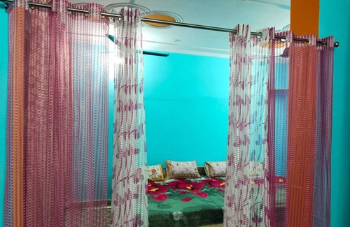 Panch Batti Cottage | Cozy Family Guest Room with Double & Single Bed