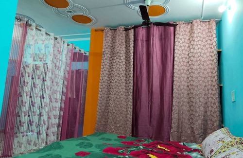 Panch Batti Cottage | Cozy Family Guest Room with Double & Single Bed