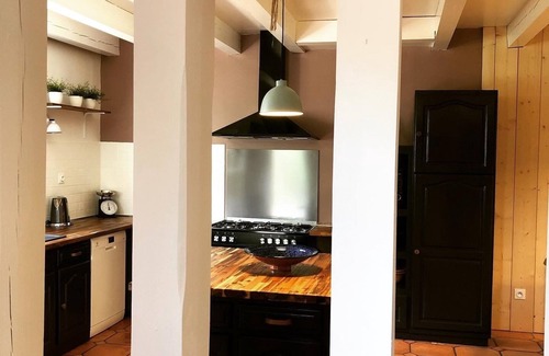 Saubion House | Inviting Family B&B with Pool on Scenic Cycle Path