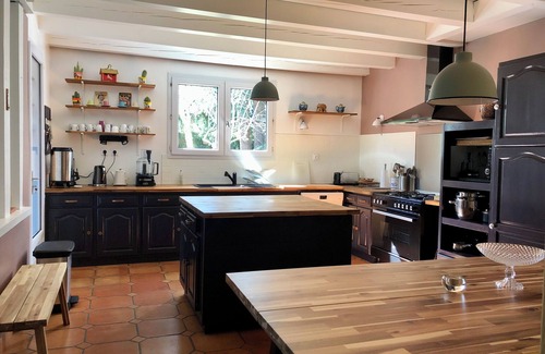 Saubion House | Inviting Family B&B with Pool on Scenic Cycle Path