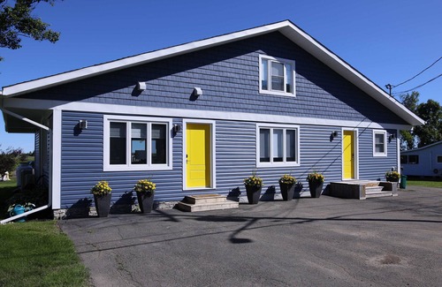 The Bluff House | Family Beach House in the Bluffs