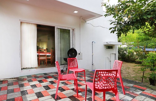 Kuzhuppilly House | Ideal Family Beach Home in Tranquil Seaside Village