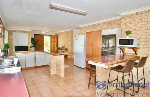 Woodgate House | Family Beach House 1 street from the beach.