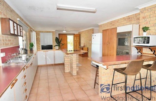 Woodgate House | Family Beach House 1 street from the beach.