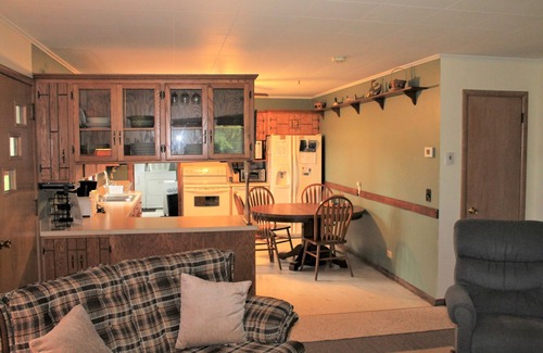 Bay Lake Cabin | Family Cabin on Bay Lake with Private Dock & Pool Access