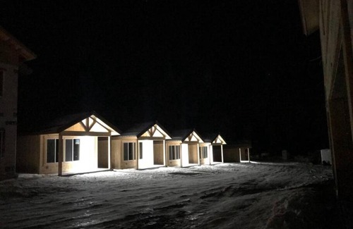Island Park Ski Chalet | Cozy Family Cabin Unit 10 with Inviting Hot Tub Retreat