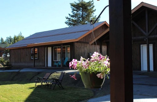 Island Park Ski Chalet | Ideal Family Cabin Unit 8 with Inviting Hot Tub Amenities
