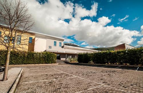 Polla Hotel | Welcoming Family Center Hotel with Great Amenities & Top Reviews