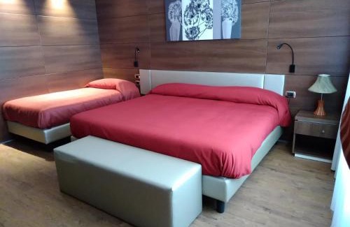 Polla Hotel | Welcoming Family Center Hotel with Great Amenities & Top Reviews