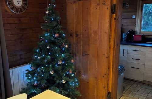 Cohennoz Ski Chalet | Ideal Family Chalet Near Slopes with Breakfast & Kitchen